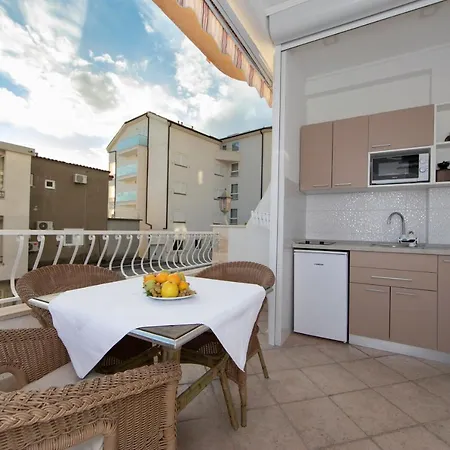 Apartment Fina Tucepi