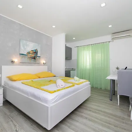 Fina Apartment *