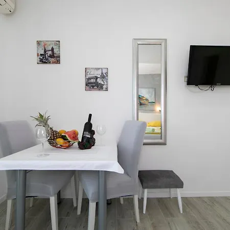 Apartment Fina Tucepi