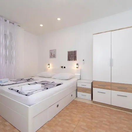 Apartment Fina *