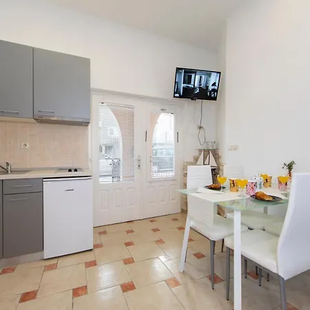 Fina Apartment *