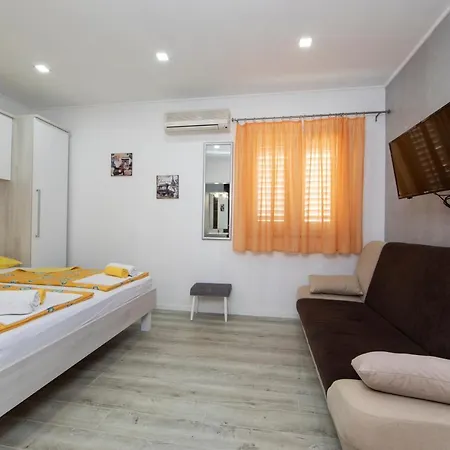 Apartment Fina Tucepi