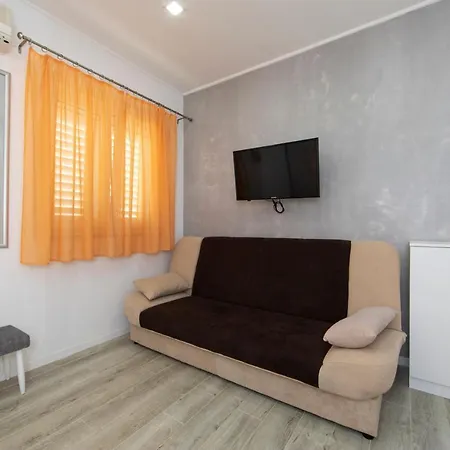 Fina Apartment *