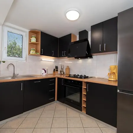 Fina Apartment *